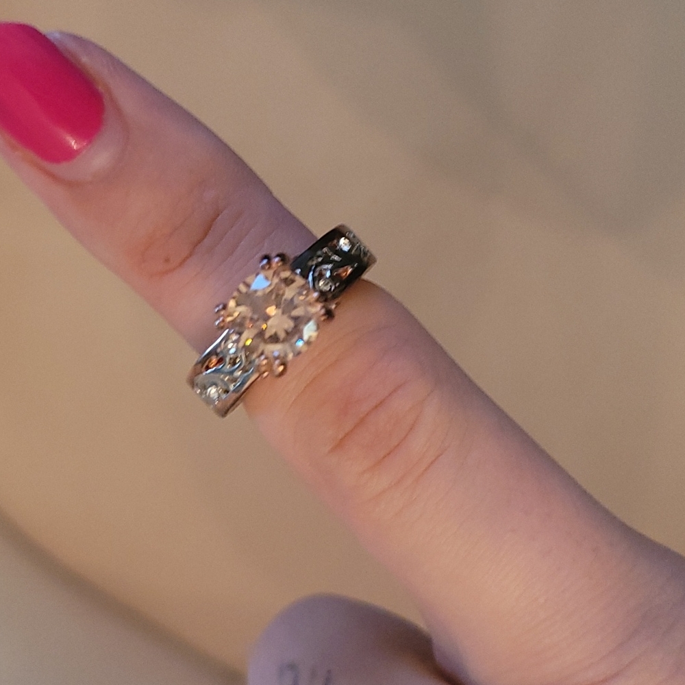 💚5/$20💚 Sparkly Ring